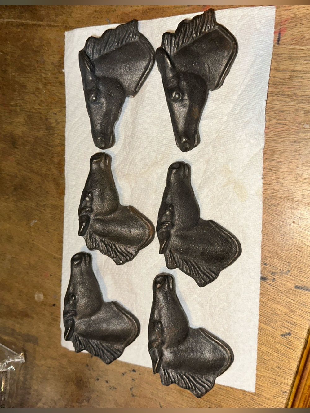 Decorative Cast Iron Horse Head 2”x3”napkins ring set of 6 dark gray